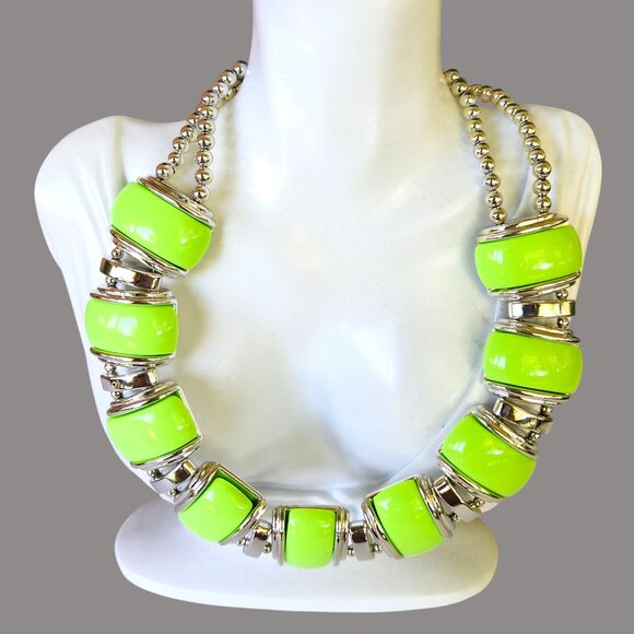 Chunky Neon Green Beaded Silvertone Statement Necklace Lobster Clasp Closure - Picture 1 of 5